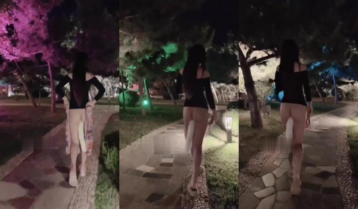 推特极限露出，长腿女神【浅浅GI9ZA】订阅，人前，公共场合，各种社死露出，诱惑农村老头