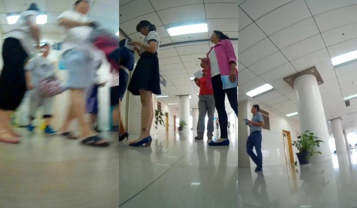 同济医院偷窥两个排队买药短裙高跟美少妇,身材保持地太好了,红粉相间的风骚内裤更是诱人之极