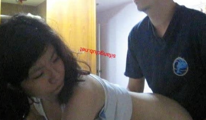 丰满巨乳小女友无比迷人与男友的私密生活