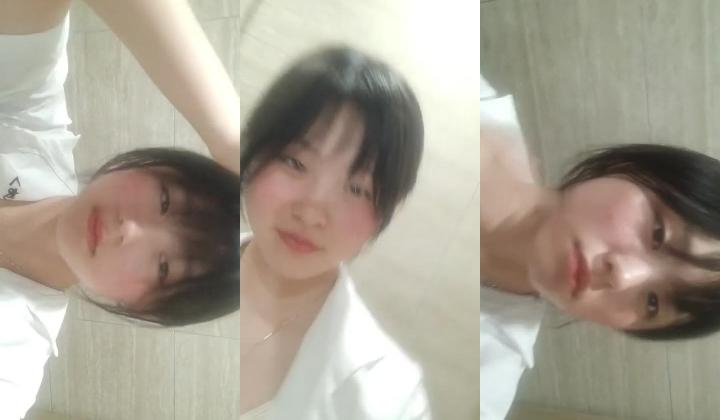 高颜值青春小妹 00后为借钱把处女膜捅破 拿花露水瓶子自慰 有钱能使鬼推磨