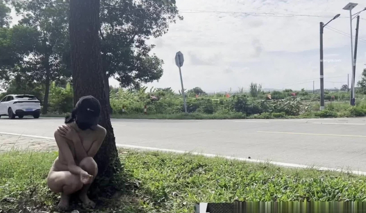 天花板露出狂人御姐【cikaimoon】付费，更大胆直接，渔场路边全裸，摩托大叔徘徊想来一场艳遇