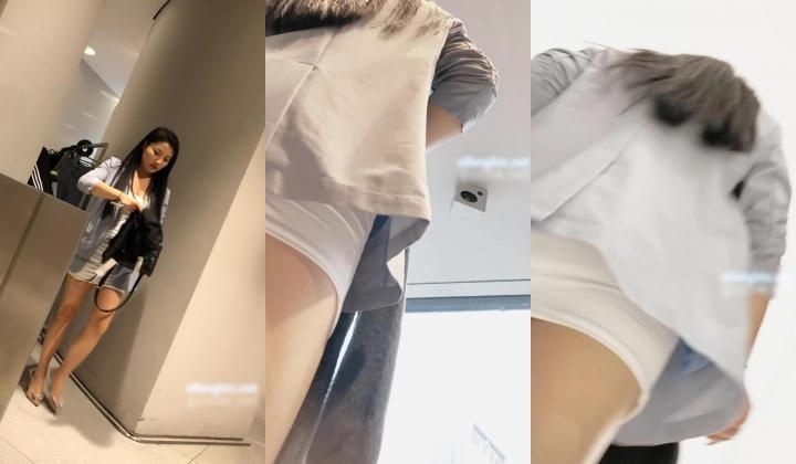 新手上路小哥商场闲逛 电梯偶遇极品巨乳少妇包臀裙无内逛街一路尾随偷拍裙底逼毛还挺黑的