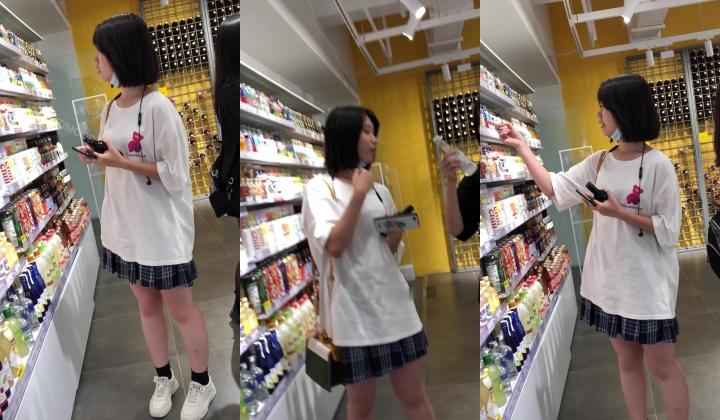 漂亮小姐姐较多的服饰店步行街4K抄底好多嫩妹亮点多多透明内丁字内尿黄内带血内骆驼齿内眼花缭乱