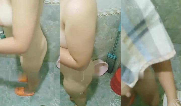 乱伦大神【嫂子的致命诱惑】，在卫生间求嫂子给我口鸡巴
