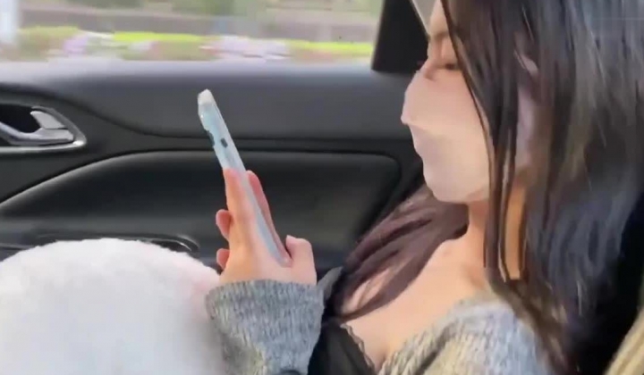【超重磅】looks哥最新更新，超美女主 同圈子交换，露脸，阳台白天啪啪