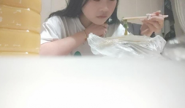 技校小女友酒店开房私会谈心许久终于攻破防线