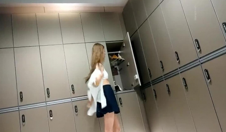 女偷拍大神潜入国内洗浴会所四处游走偷拍戏水沐浴更衣偷拍附近高校几个青春学妹