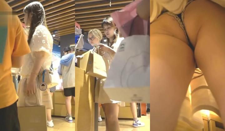 超市偷窥偷窥漂亮少妇 儿子都这么大了还穿这么性感的蕾丝花边骚内丁大屁屁超丰满