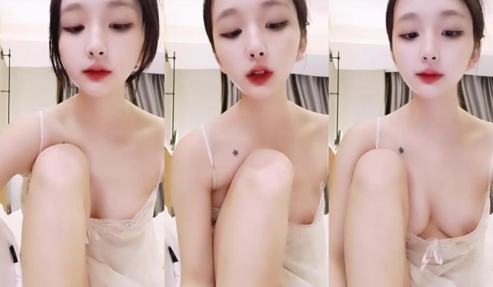 颜值高身材好，全程露脸极品卡哇伊大奶宝贝高能大秀，大黑牛自慰逼逼浪叫呻吟高潮不断淫水多多洗澡诱惑