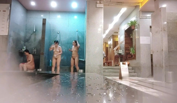重磅稀缺176RMB 国内洗浴拍各种极品身材女神级别美女泡澡、淋浴 超级喷血4V