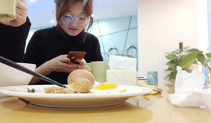 胡子大叔酒店约炮身材不错的美女同事 ️各种姿势啪啪完美露脸