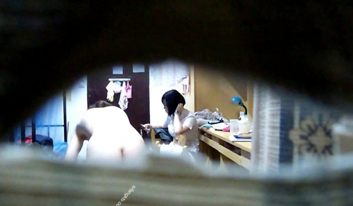 【洗浴换衣合集】高校渣女坑闺蜜拍舍友2+窥视邻居小姐姐们的私生活，师范大学的美女就是多