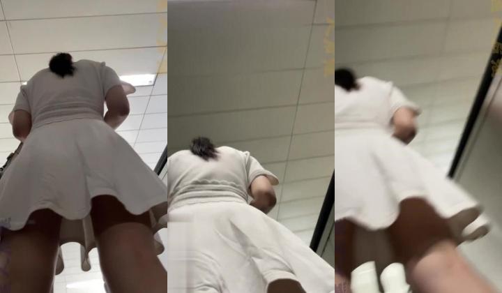 【经典CD】掀裙抄底大神【无人后继】126V完整合集[上]，就喜欢用手掀起小姐姐的短裙抄底