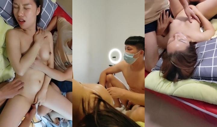 4P淫乱小少妇，颜值不错让几个小哥轮番玩弄，都是年轻小伙这谁受得了，揉奶玩逼特写展示，草嘴又草逼