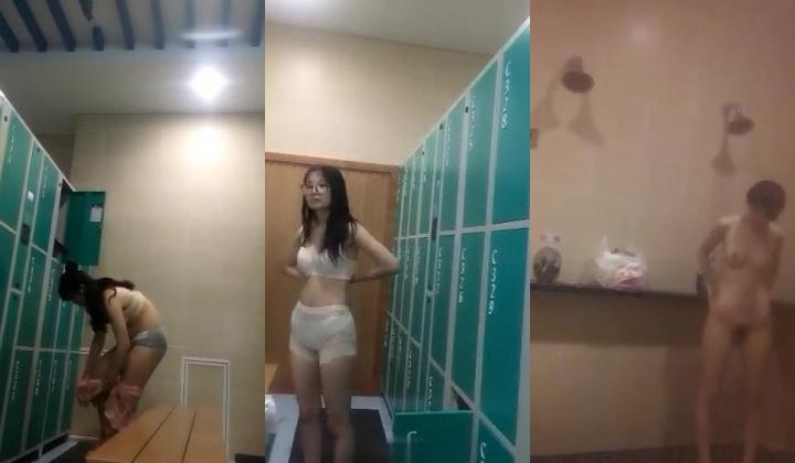 女人坑女人系列！猥琐渣女暗藏摄像头记录大众浴室换衣室、洗浴间内部春色~场面壮观极了