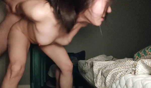 泄密系列 收藏级 胡子哥极限爆操气质鲜嫩少妇 完美露脸
