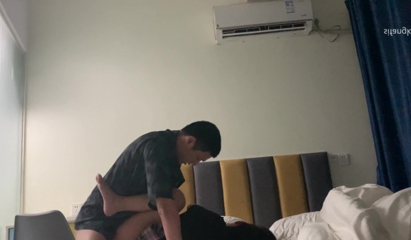 《最新流出 约炮大神》“不要啊求你了”对白刺激~刺青帅小伙露脸霸王硬上弓3位年轻漂亮小姐姐人生赢