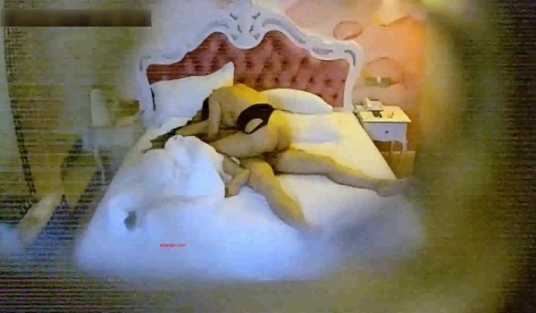 【酒店针孔偷拍】纹身男带大奶女友开房操逼 如同饿狼扑食般的操