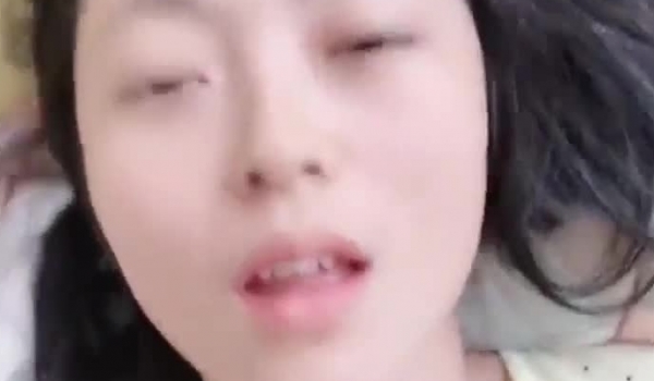 百度云泄密流出视图 ️绿帽癖男友和反差婊骚货女友刘嘉莉日常性爱啪啪眼镜单男3P舔逼