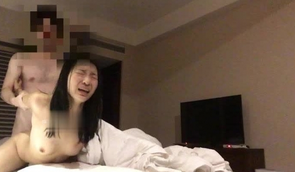 核能重磅胡子哥约啪97年清纯女神及高挑火辣美女