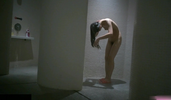 精选水上乐园温泉会所偷拍美女更衣洗澡