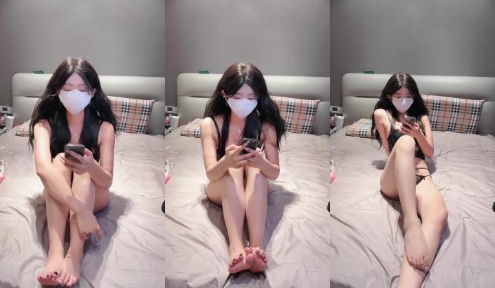 舞蹈系校花，终于露脸了，【小鹿大秀】，这么漂亮的脸蛋，居然还会喷，天生的床上尤物，值得一撸！
