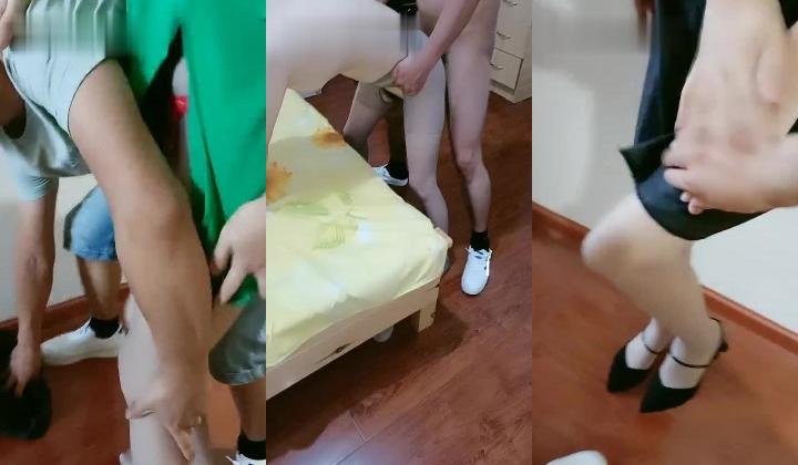 调戏良家少妇玩3P，扒光了看见鸡巴她也想要，激情口交开档丝袜外冷内骚大鸡巴插入瞬间尖叫，前插后入浪荡呻吟