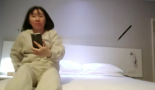 【真实夫妻】良家换妻偷拍，老师和公务员的快乐性生活，活色生香淫靡香艳，双双满足极致享受