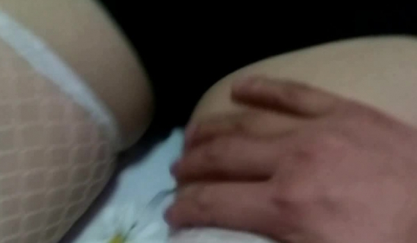 无良渣男出租屋 ️迷玩JK短裙网袜25岁女友逗逗还在她后背写字恶搞她