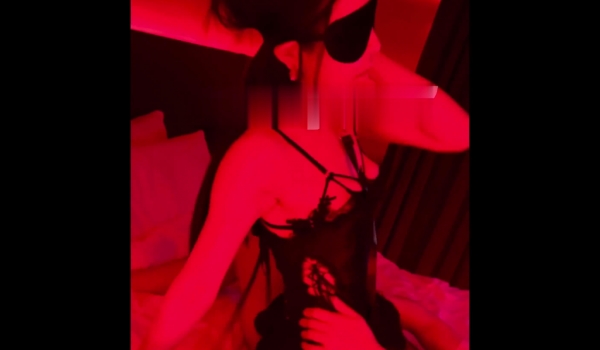 【极品女神 ️高端性爱】天府女神『LuckyQL77』土豪专属美女 群P淫乱性趴 前怼后操内射