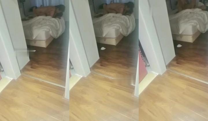 顶级淫妻博主，【刺鸡】，分享老婆给单男操多P，露脸，这个少妇真是骚，喜欢大学生