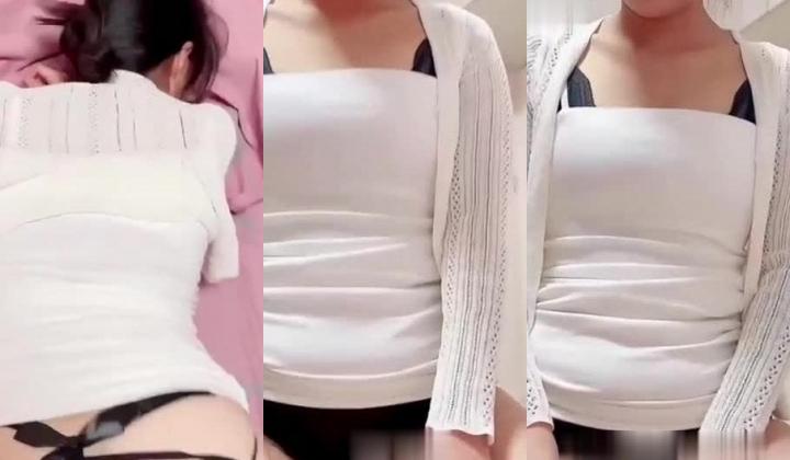 和美女邻居在她家里偷情 ️孩子在外使劲敲门要进来 ️紧张又刺激完美露脸