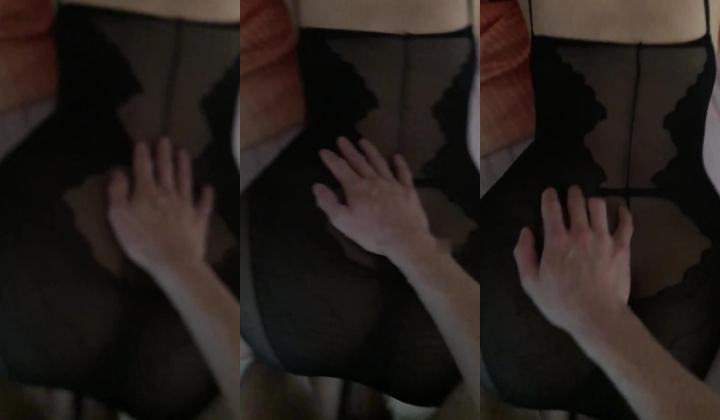 绿帽癖老公找单男艹爱妻 模特身材极品娇妻『短裙无内』淫妻福利 ，主动张开黑丝M腿 满嘴淫语呻吟不