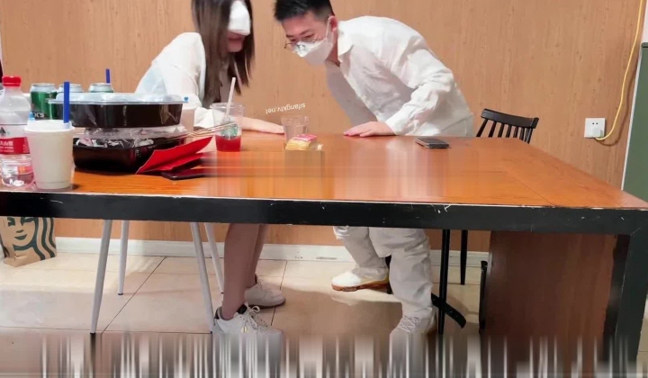 超顶级绿帽人妻，男人精液肉便器，福建骚妇【母夜叉】电报群福利，与多名单男3P4P双管齐下前后夹鸡