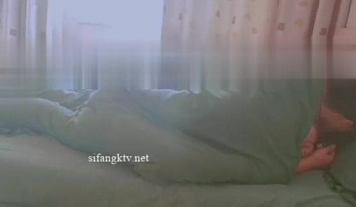 【绿帽淫妻 ️绝版】顶级绿帽奴『北京小夫妻』伺候老婆做爱 看老婆被各单男上 绿帽视角“不用心疼 