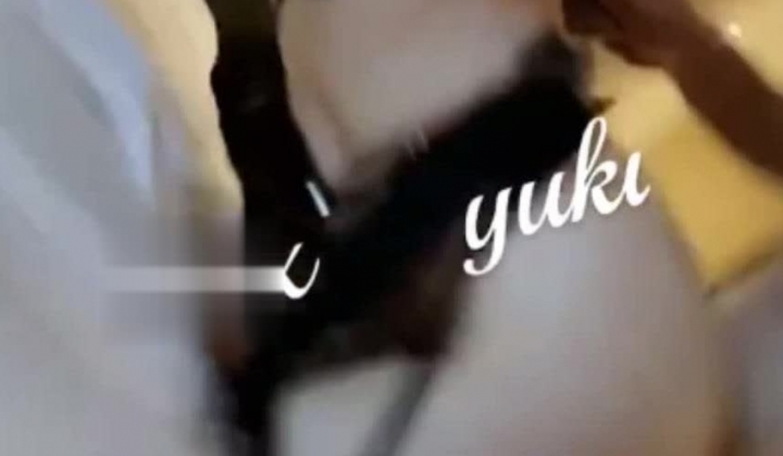 极品身材巨乳肥臀反差少妇「Sexy_Yuki」绿帽视角拍摄淫妻和单男床上运动，肥美屁股主动套弄鸡