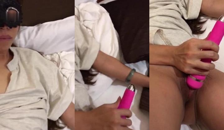 对话粗口淫荡，鬼哭神嚎尖叫不停，很能叫的淫荡母狗肥臀眼镜御姐YH2168私拍，绿帽癖男友找坚挺变态男3P爆肏