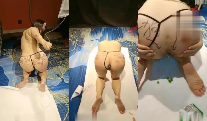 【帝王哥调教女奴】良家人妻释放心底的欲望，灌肠狗笼道具调教成淫荡母狗，刺激劲爆让你大开眼界