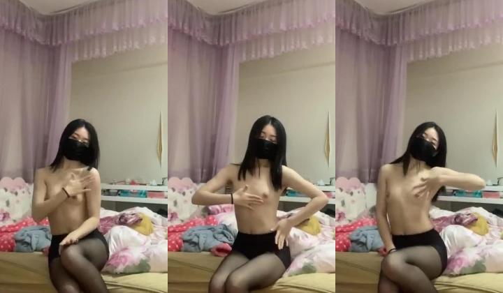 学妹露脸学生装裸舞，阳台宿舍裸体自慰喷尿 私人定制19V