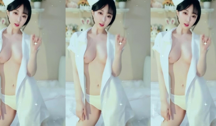 精品裸舞，C杯天然美乳女神【白雪】经典护士装裸舞，画风温暖诱人，高清三联屏