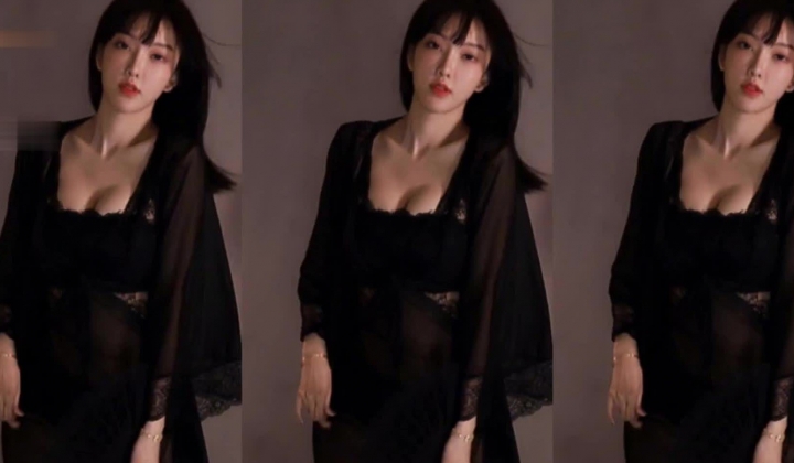 【斗鱼现役网红主播 南妹儿】女神的颤抖 整个奶子都要抖出来了 热舞走光被封合集