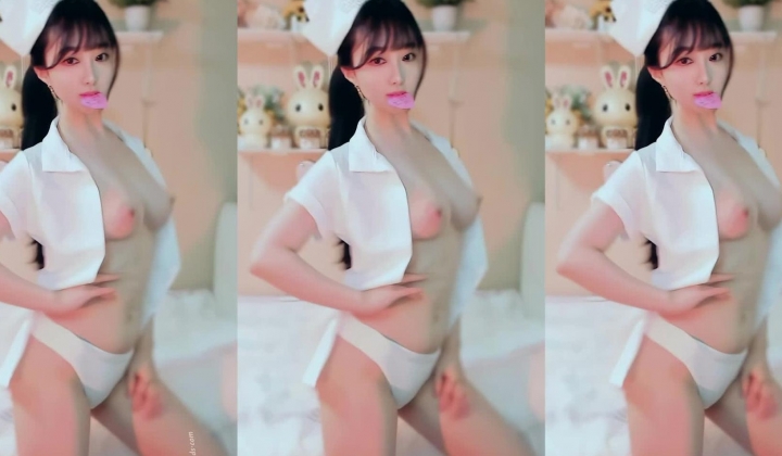 精品裸舞，C杯天然美乳女神【白雪】经典护士装裸舞，画风温暖诱人，高清三联屏