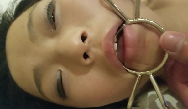 【MJ原档】98年小仙女 骚B抽烟肉丝换装 玩眼 开口锁 强行口交 各种高端Play