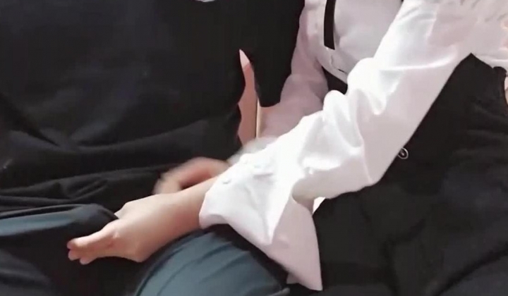 五一假期淫乱亲妹 ️妹妹放假回来让我去车站接她套路带她去情趣酒店开房无水印版