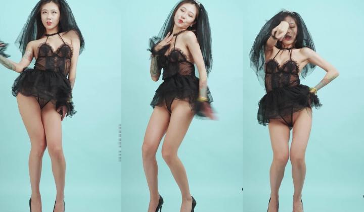 艺舞吧，高颜刺青女神【乐乐】大尺度定制，露三点性感透视裸舞