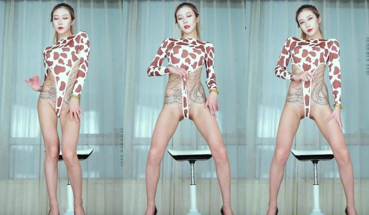 艺舞吧，高颜刺青女神【乐乐】大尺度定制，露三点性感透视裸舞