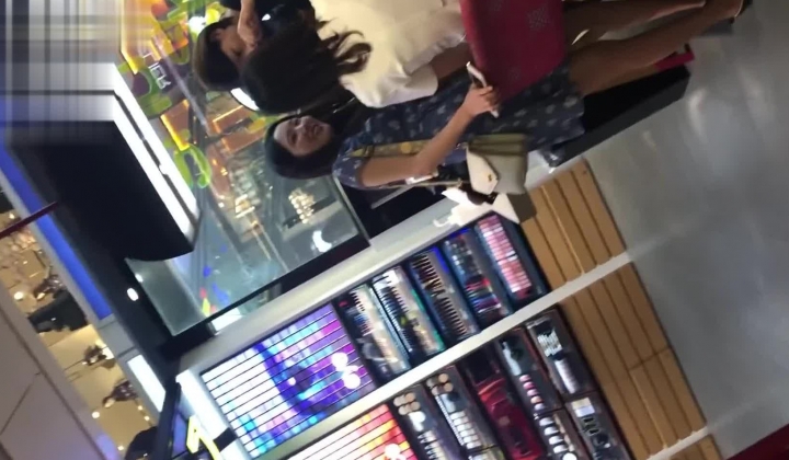 《大神魔手 极品CD》超市商场贴身TP各种高冷漂亮小姐姐神秘裙内不穿内裤露B性感T内想不到我们日