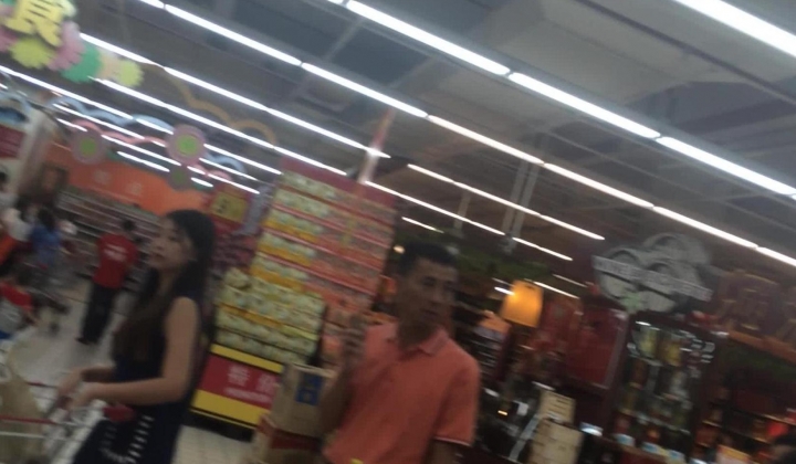 《大神魔手 极品CD》超市商场贴身TP各种高冷漂亮小姐姐神秘裙内不穿内裤露B性感T内想不到我们日常生活中有这么多隐藏的骚妹
