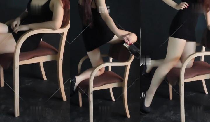️最新全网狂人硬核户外真实勾引骚女【性感小猫咪】，故意露出勾引摩的司机去小树林打炮