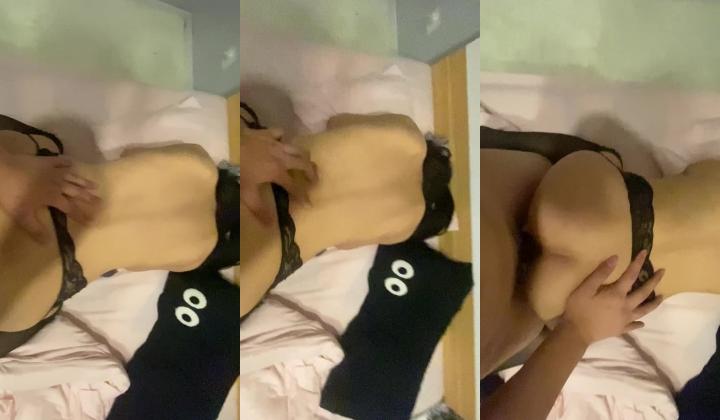 网红脸阿黑颜反差婊，人前气质高贵，私下实为金主母狗，轻调性爱各种高潮脸